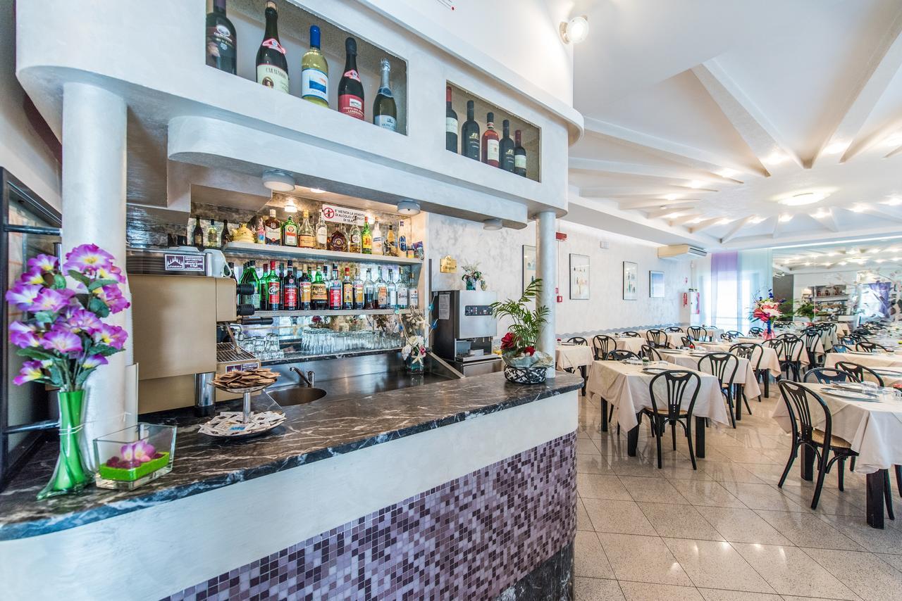 Hotel Nuovo Giardino Римини Экстерьер фото