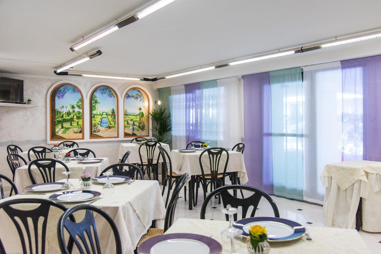Hotel Nuovo Giardino Римини Экстерьер фото
