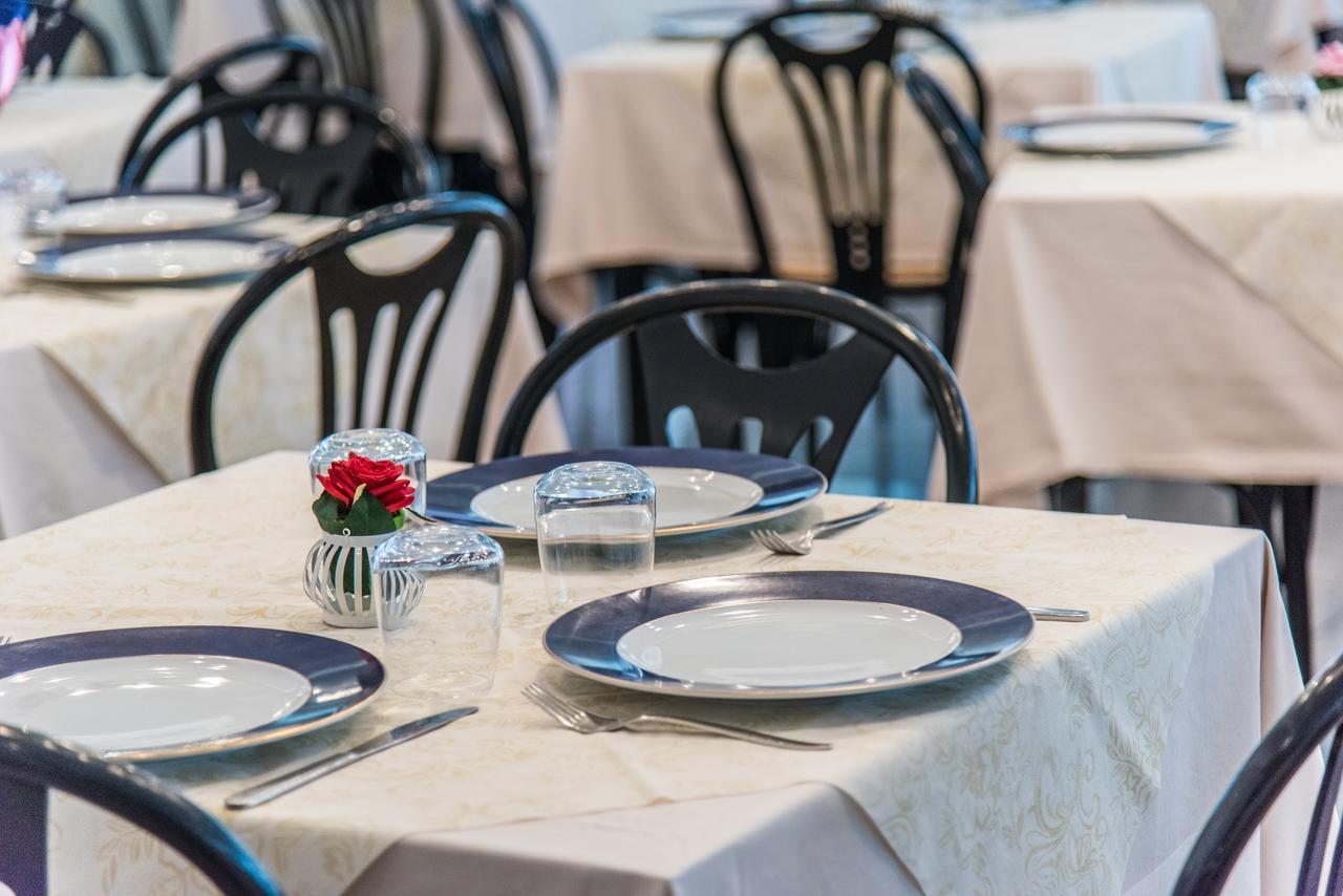 Hotel Nuovo Giardino Римини Экстерьер фото